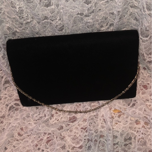 Elegant Black Velvet Clutch with Chain - Picture 2 of 7